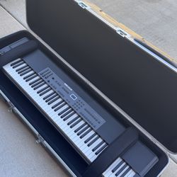 M-Audio Hammer 88 Pro 88-key Keyboard W/ Hardshell Gator case