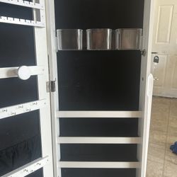 JEWELRY MIRROR 