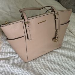 Michael Kors Outlet Charlotte Large Saffiano Leather Top-Zip Tote Bag