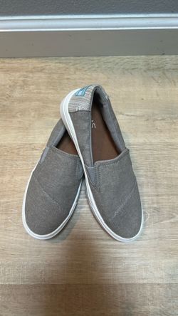 Toms boys sneakers size 5