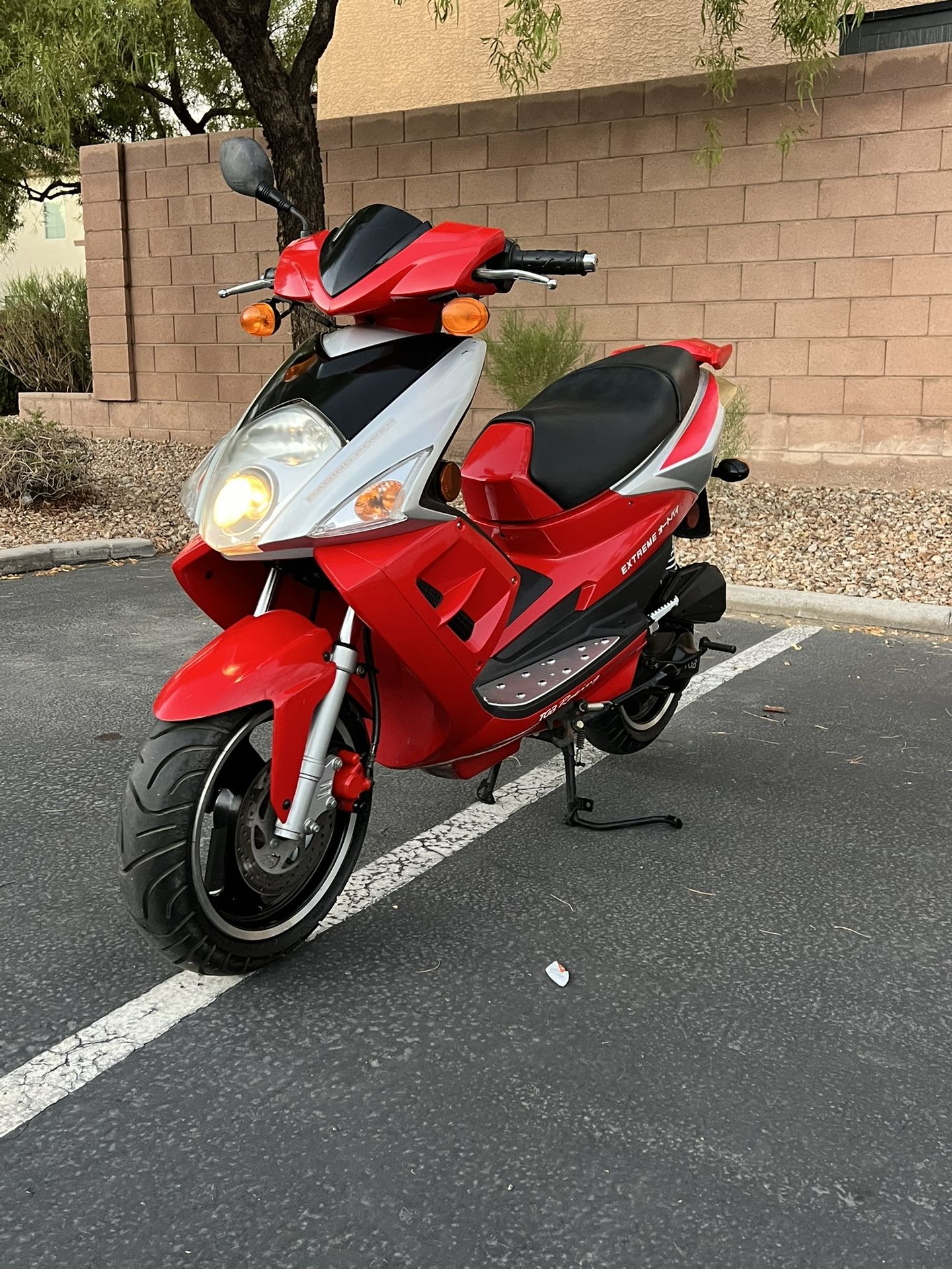 Taiwan Golden Bee Moped/scooter for Sale in Las Vegas, NV - OfferUp
