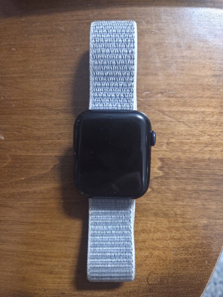 Apple Watch Se 2nd Gen Cellular + wifi