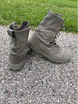 Men’s combat/work boots. High quality and brand, Nike. Size 12.