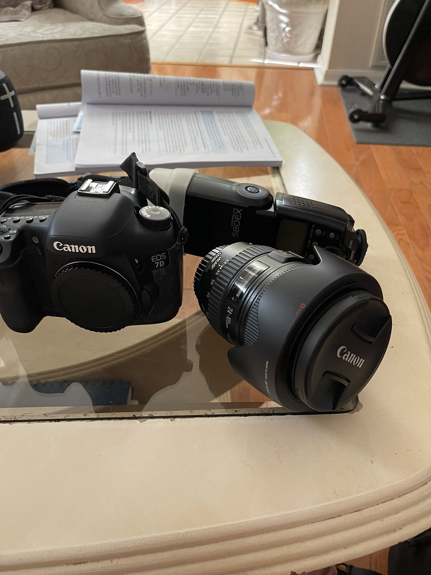 Canon Eos 7D With Len And Flash