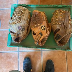 Baseball/softball gloves 