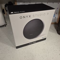 Harmon Kardon onyx 9 Bluetooth speaker 