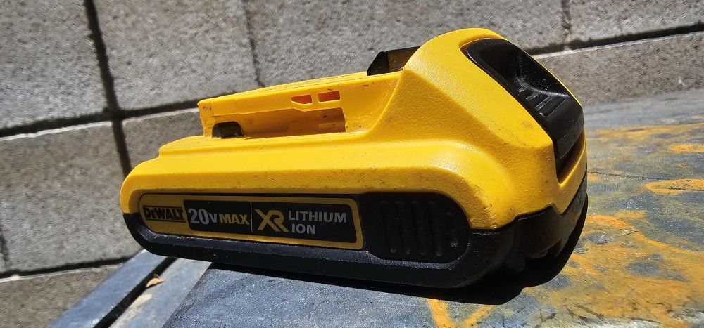 20v Max Xr 2ah Battery Working Great Fixed Price