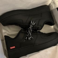 Supreme Nikes Black
