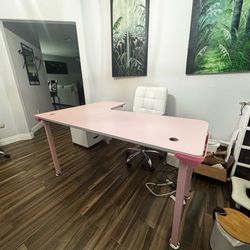 Nail table