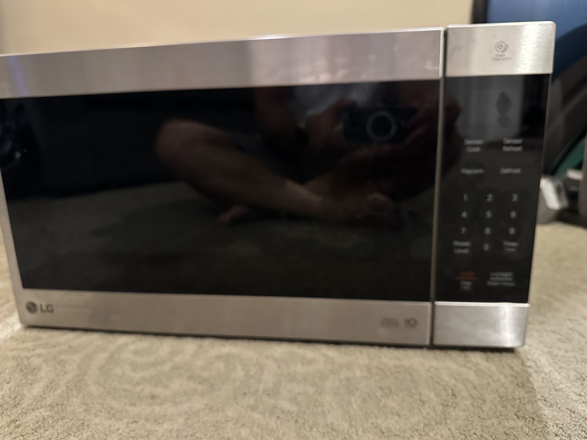 $80 Nearly new LG 24” microwave. 