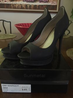 Black pumps