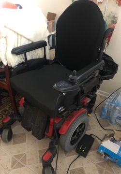 Electric wheelchair