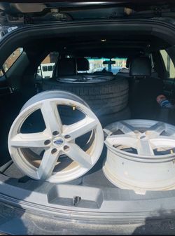 2017/2018 Ford Explorer Rims/Goodyear all season tired (READ DESCRIPTION)