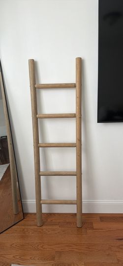 Wood blanket ladder