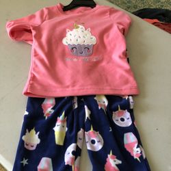 Brand New 2T Fleece Set