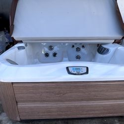 New JACUZZI Brand j325 For Sale 