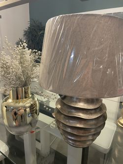 Table Lamp / Lámpara De Mesa 