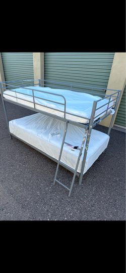 Bunk bed with mattress