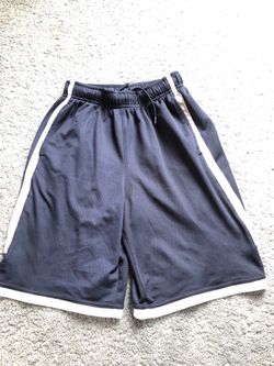 Boys Nike Medium blue shorts with pockets