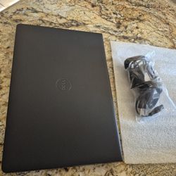 Dell Inspiron 15 15.6 Hd  Windscreen Laptop Win 11 New With Still Under Warranty 