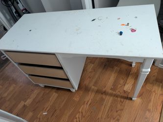 Desk 3 drawers
