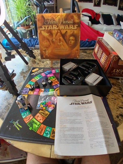Trivial Pursuit Star Wars Classic Trilogy Collectors Edition
(r2d2 needs new battery)
The Trivial Pursuit Star Wars Classic Trilogy Collectors Editi