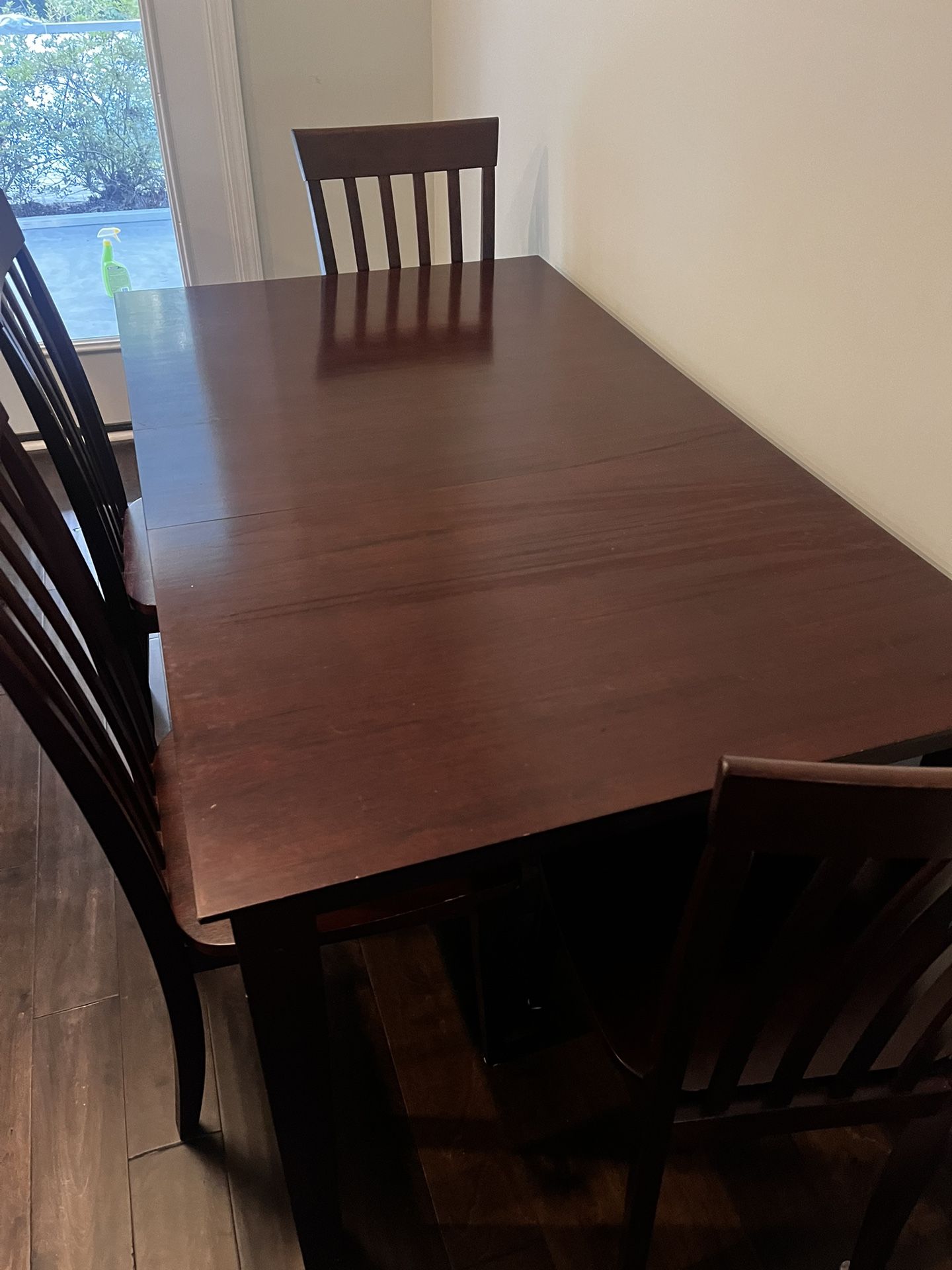 Dinning room table & 4 Chairs