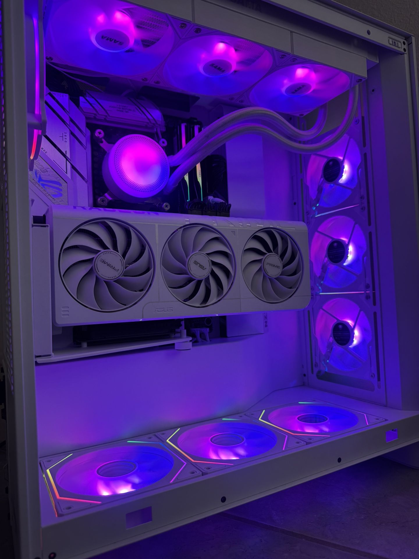 BLACK FRIDAY DEALS!!! High End White Gaming PC | Ryzen 7 9700X + RX 9070 XT White + 32GB DDR5 + 2TB NVMe | 240+ FPS on Fortnite