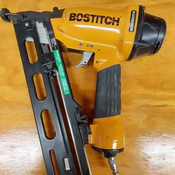 Bostitch 15Ga Finish Nailer and 4 Boxes Of Nails