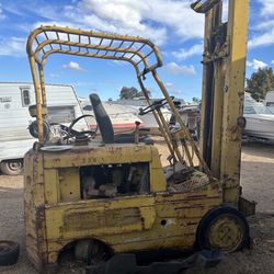 Clark Forklift For Sale Cheap First To Bring Cash 