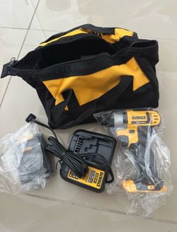 DEWALT 20V MAX Cordless 1/4 in. Impact Driver 20V 1.3Ah Battery, Charger, and Bag