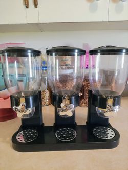 Triple dry food/cereal dispenser