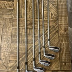 Nike Victory Red Forged TW Blade Iron Set (4-PW, No 9), DG True Temper S300
