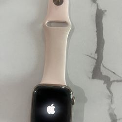 Series 4  44mm Wrist Band Is M/L Ready To Use Great Condition 160$