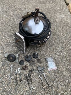 Brake bleeder tank