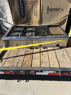 Thermador 48” 4/ Bruner Charbroiler /Grill Gas