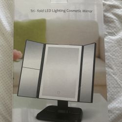 Led  Trifold Vanity Cosmetic Mirror
