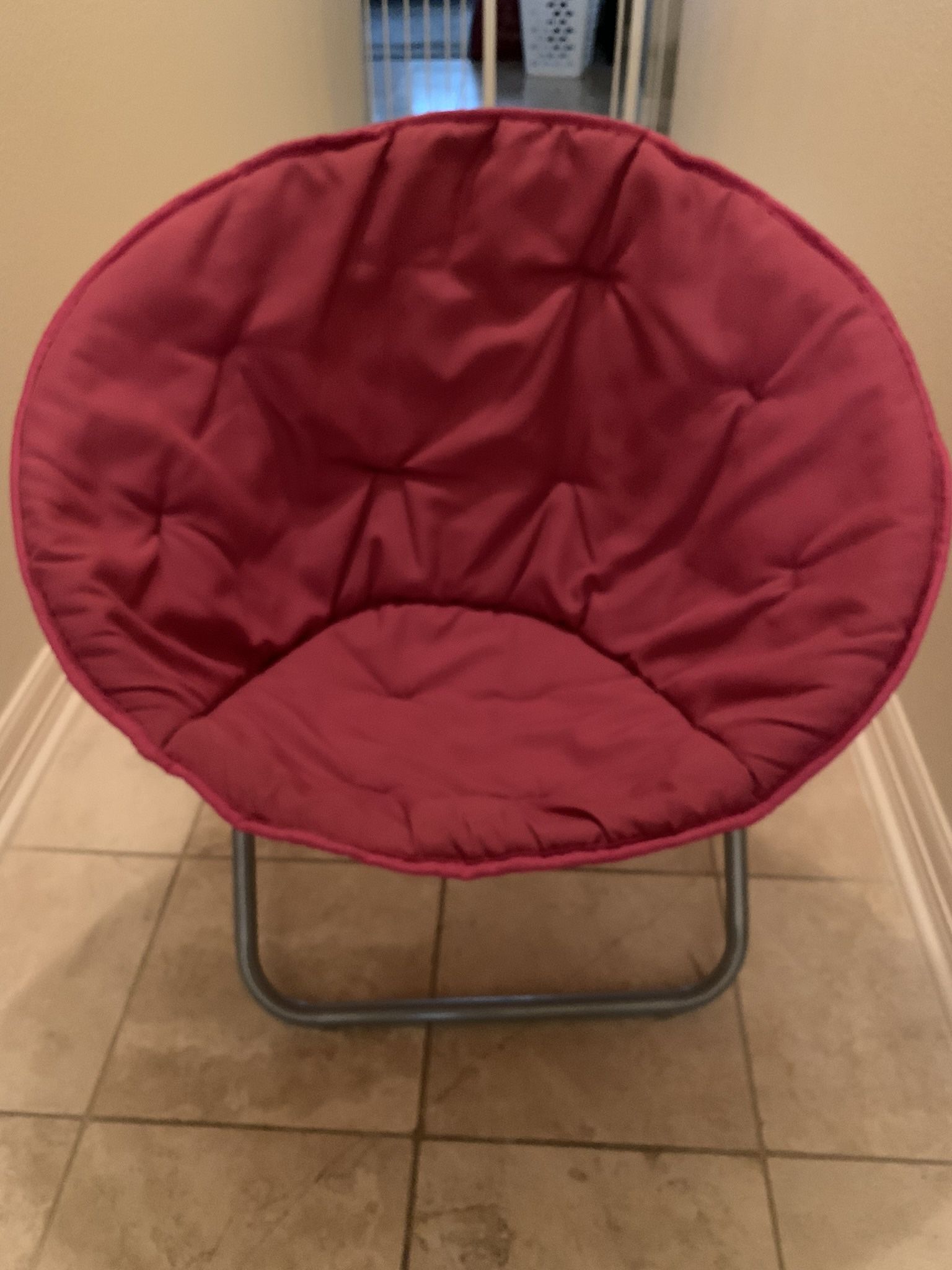 Saucer Folding Chair - Perfect For Dorm or Kid’s Room
