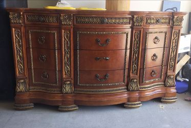 Pulanski Dresser
