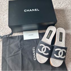 CHANEL Canvas platform mule. EU 39. (8-8.5)