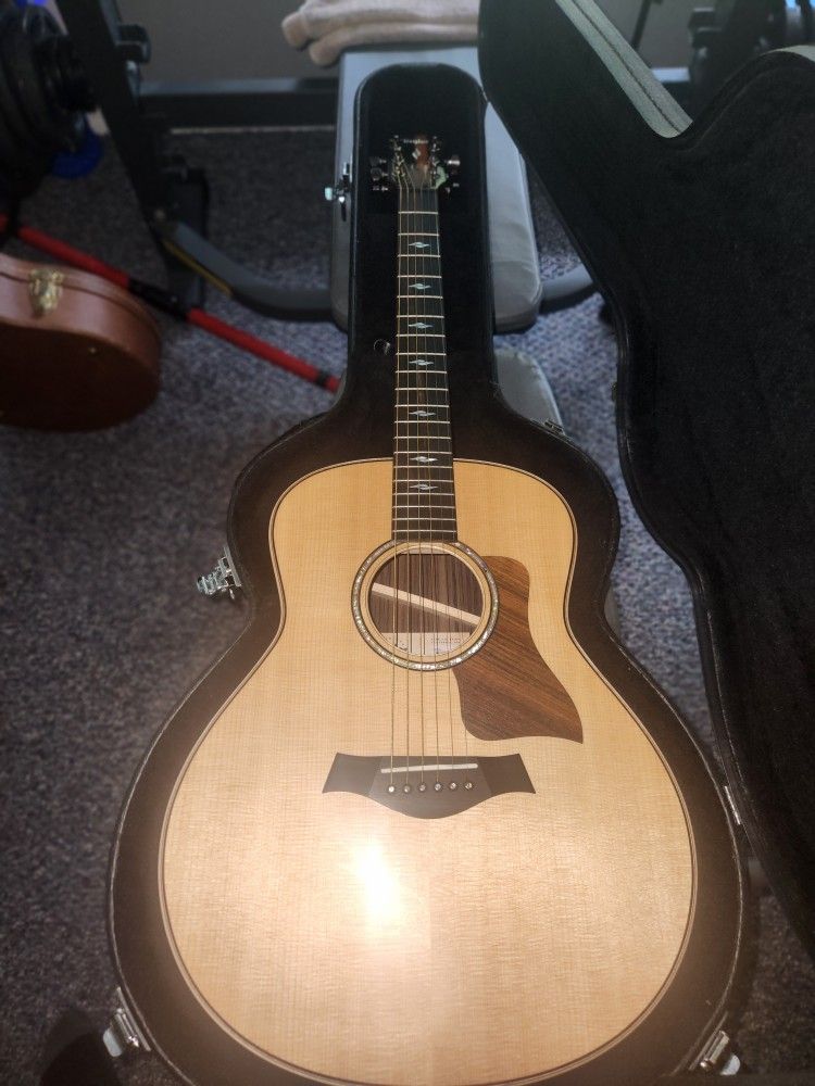 Near MINT 2021 Taylor GT811 Acoustic Guitar With OHSC