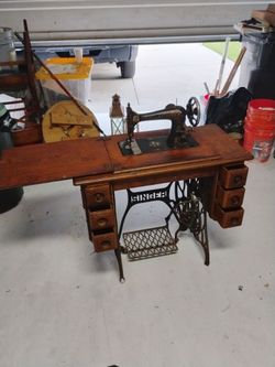Vintage SINGER Sewing Machine Table