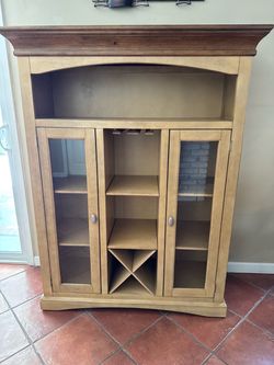 Liquor cabinet- excellent condition