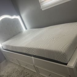 Elegant White Twin Bed