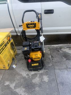 3400 PSI 2.5 GPM Gas Cold Water Pressure Washer with DeWalt 208cc Engine