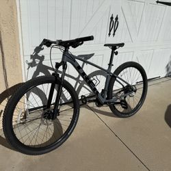 Trek Marlin 7 18.5” Mountain Bike