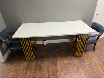 Dining room table