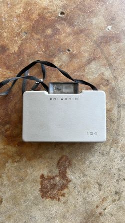 VINTAGE POLAROID CAMERA MODEL 104