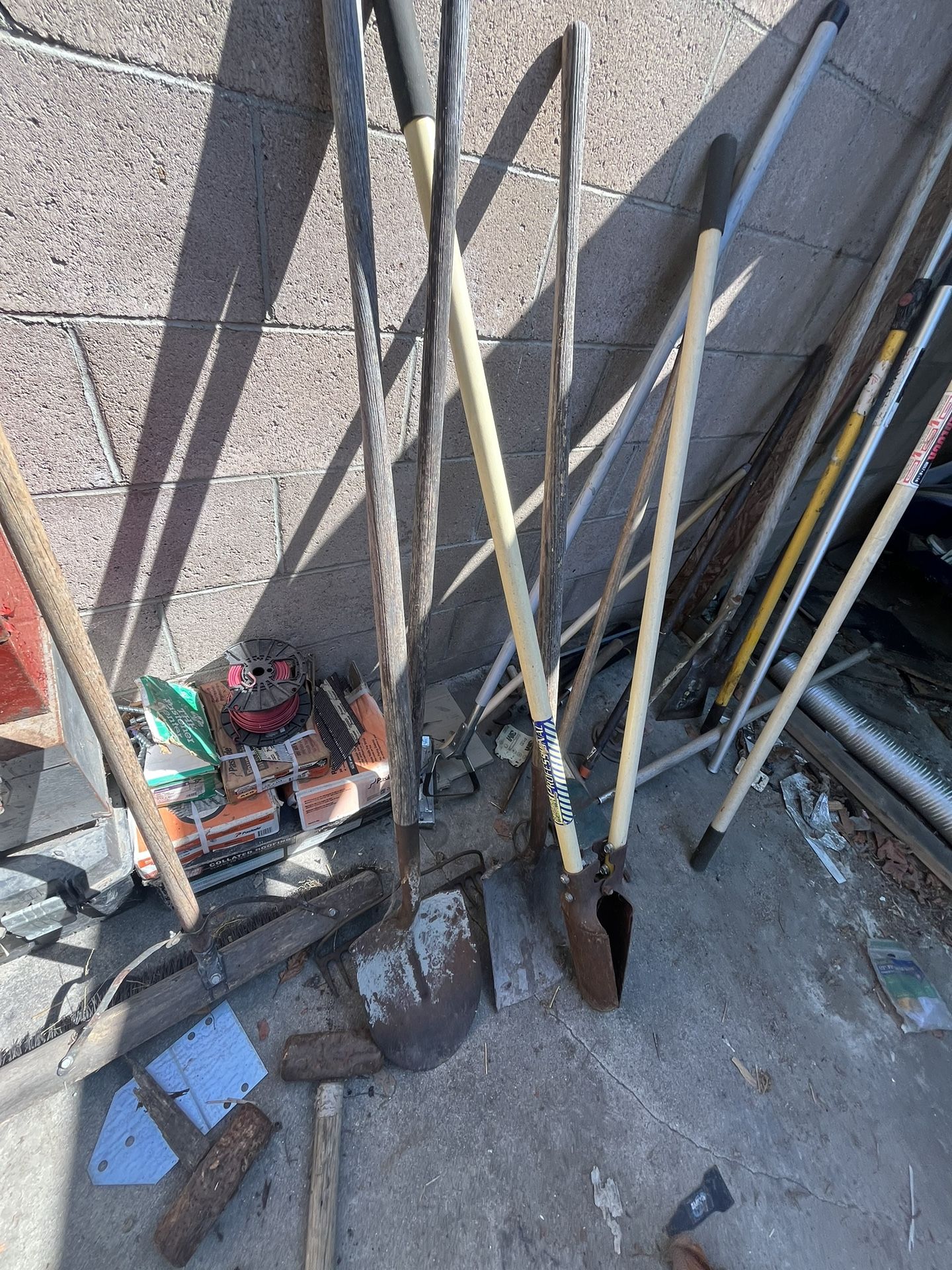Shovels Etc…. Pallas Y Mas