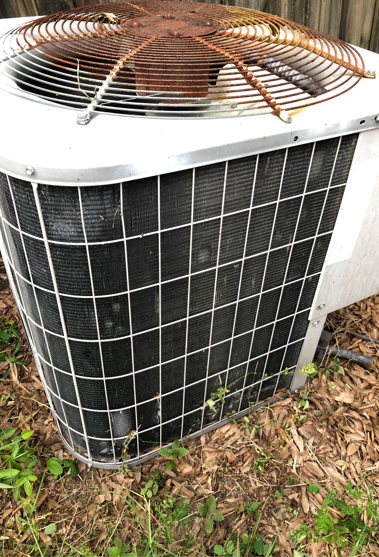 Bryant Ac Heat pump 3 1/2 tons with Freon Working good